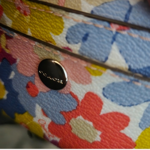 COACH- Peyton Floral Print Card Case / Holder (Multicolor/Silver) $89 retail - Picture 3 of 4